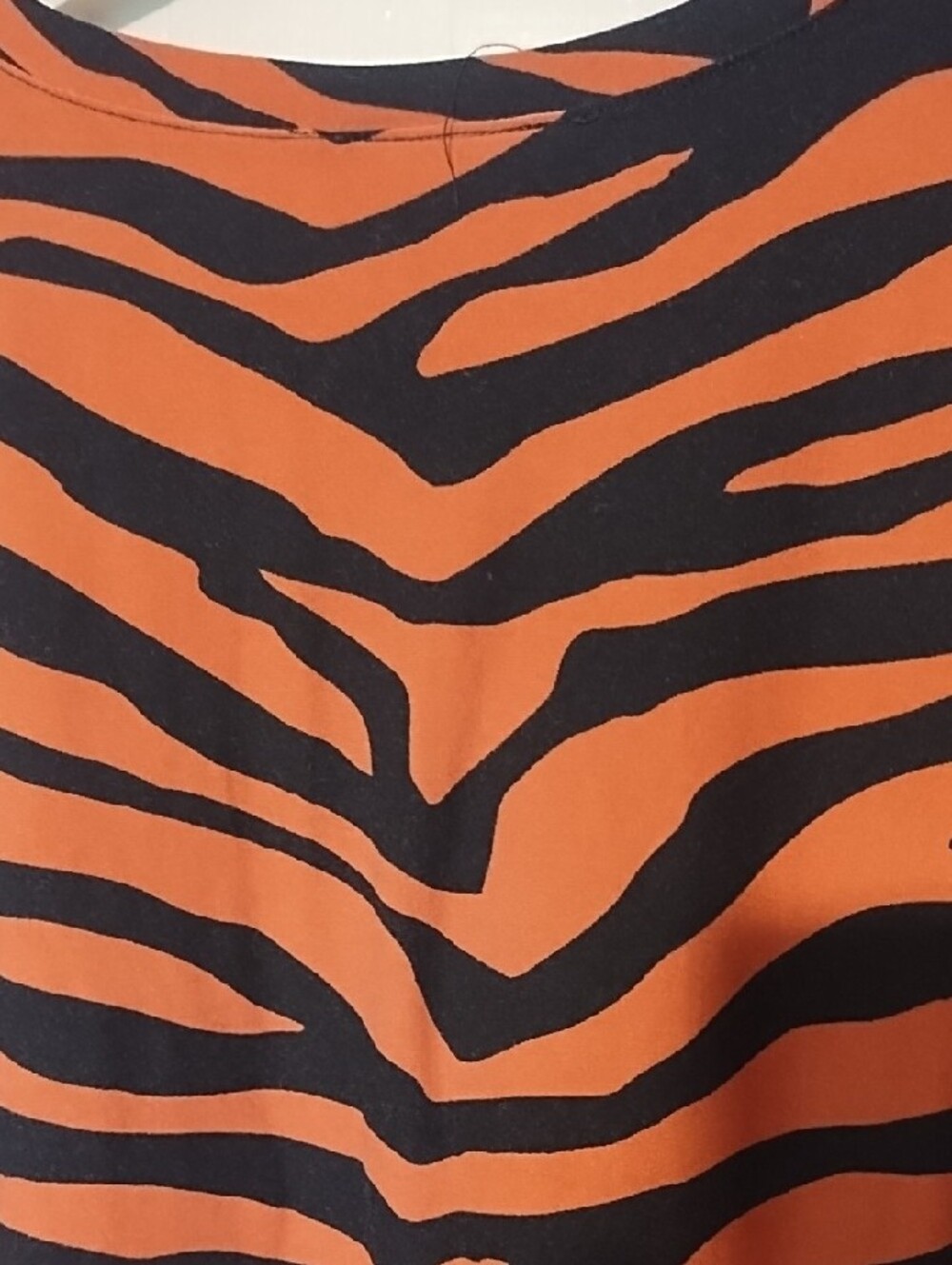 Rust Zebra-Stripe Long Sleeve Tunic with Shoulder Buttons Large EUC. - Picture 8 of 10